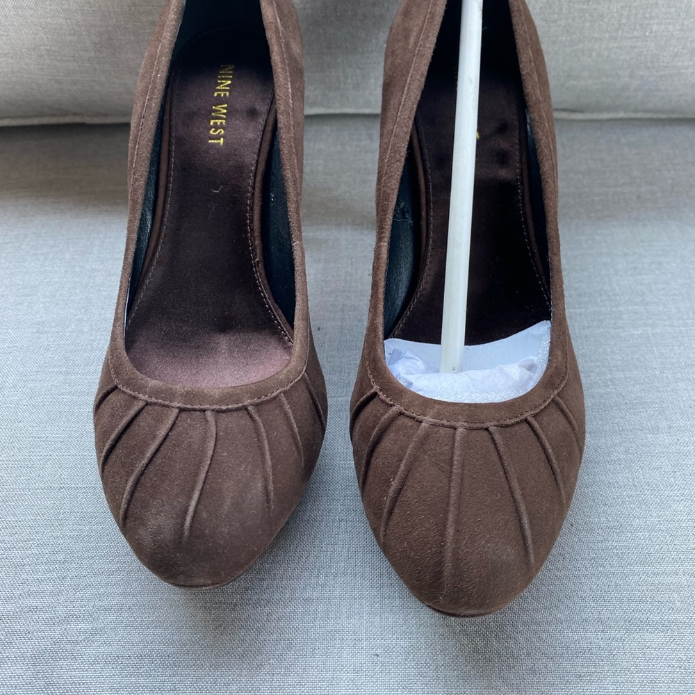 Nine West Susaynah brown suede heels